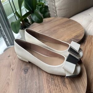 Ted Baker Daria Flats in white leather size 8.5
